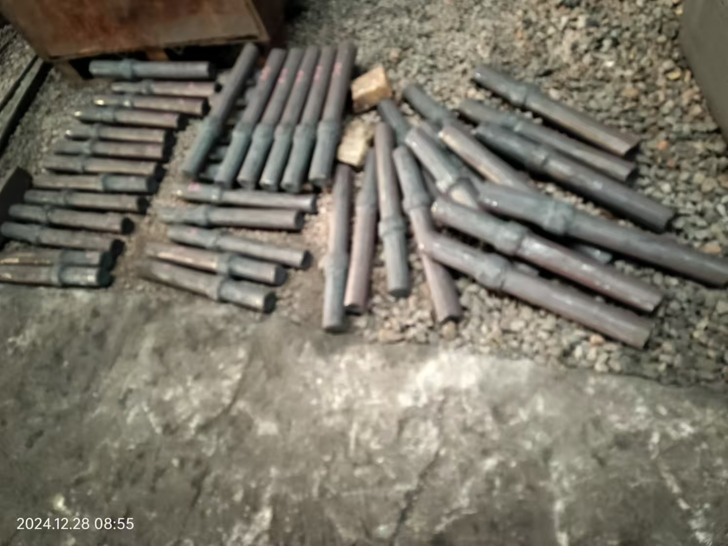 Hva er forskjellen mellom støpe- og smiingsprosessene til knusehammere?