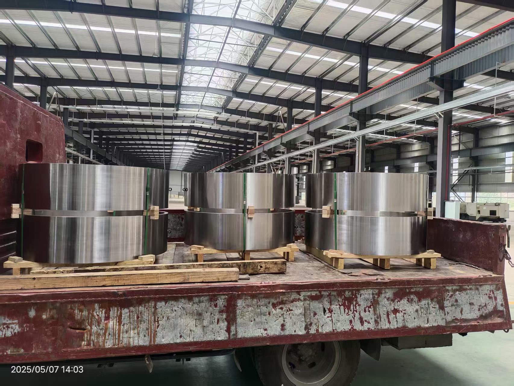 Hva slags mekanisk utstyrssmiing er hulakselforakselsmiing egnet for?